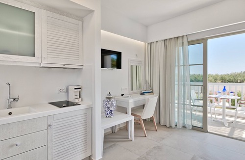 Kos Town Hotel | White Pearls Luxury Suites - Adults Only
