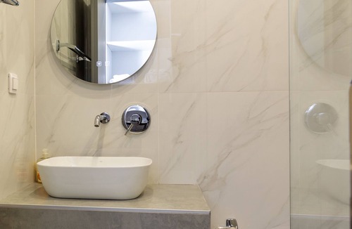 Ipsos Hotel | Wilde Rose Hotel