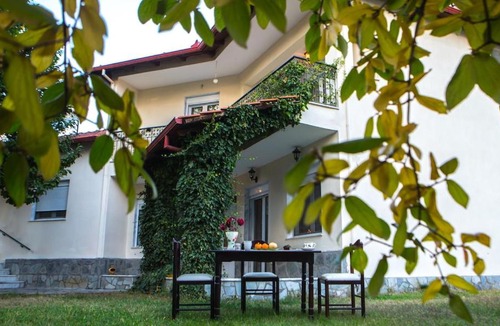 Almopia Apartment | Woods cottage-Πολυτελής Μεζονέτα Λουτρά Πόζαρ