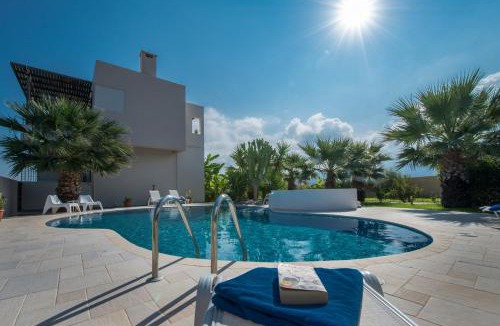Zipari Villa | Xenos Villa 2 With 5 Bedrooms private swimming pool, near the sea