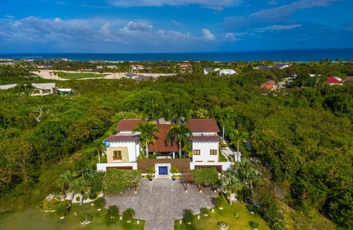 Yarary - Cap Cana Villa | Yarari 17: Private sanctuary near golf course w/staff, pool & Jacuzzi