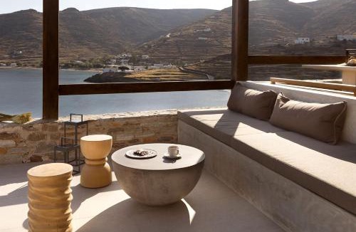 Kithnos Hotel | Yfes