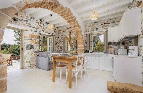 Naxos House | Zos Suites