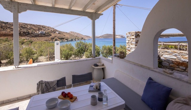 Αnemelo beach house in Panormos