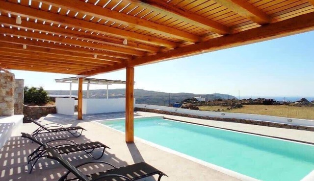 1 Bd Gorgeous Rustic Cave with Dreamy Shared Pool