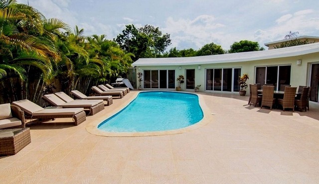 12BD guest-friendly complex in Casa Linda, 3 pools, tennis, free shuttle bus