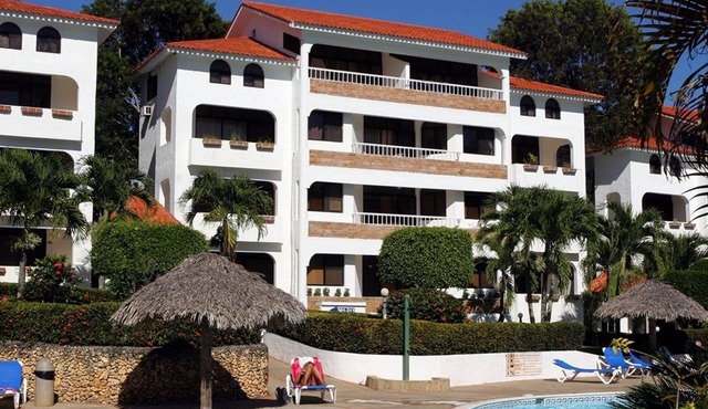 1BD apt in tropical resort with pool/Wi-Fi/TV/parking/AC