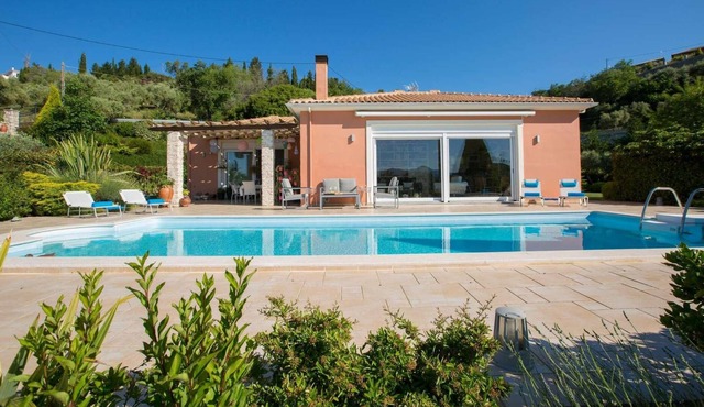 2 bed single storey villa with pool.