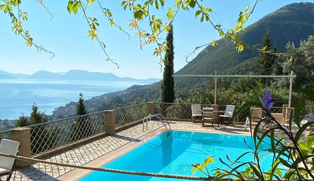 2 bedr/3 bath stone Villa/private pool/breathtaking sea views/6mins from beach!