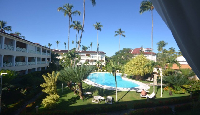 2-bedroom apartment practically facing the sea