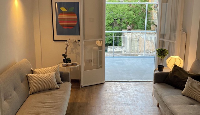 2 Bedroom Apartment With Sunny Terrace in Central Athens