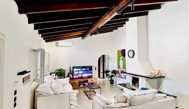 2-bedroom spacious cottage in top location next to best beaches at Corfu with AC