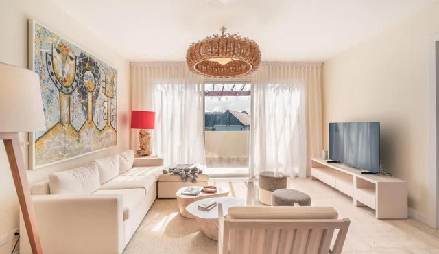 2 bedrooms 6 guests Beach access