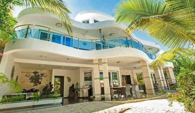29 luxury bedrooms/bathrooms to pamper your large group!