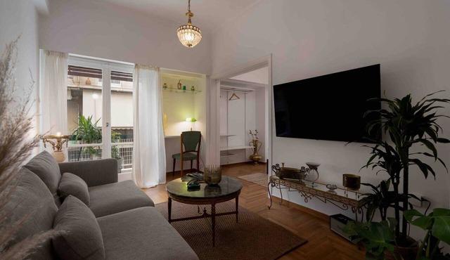 2BR Vintage & Artistic Retreat in Athens heart