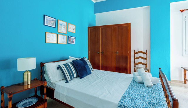 3-Person Apartment in city center