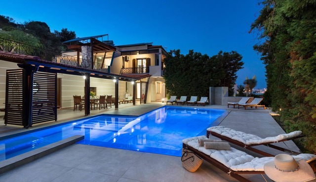 3 Roses Residence in Afandou