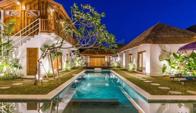 3 Villas connected in Seminyak center/36pax