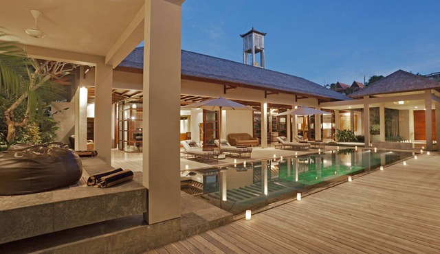 4 Bedrooms Modern Tropical Jimbaran Private Pool Villa, sleeps 8 guests, staff