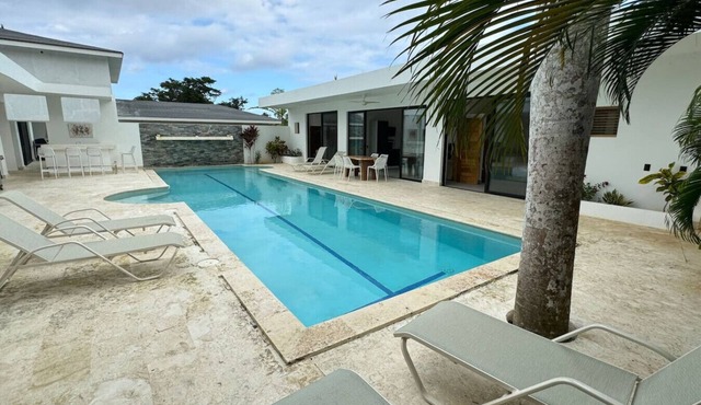 5 Bedroom Villa | 2 Kitchens | BBQ | Washer