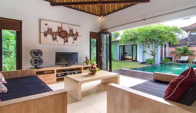 6 Bedrooms, 2 Villas, Sleeps 12, Daily staff service, 10 Minutes walk to beach