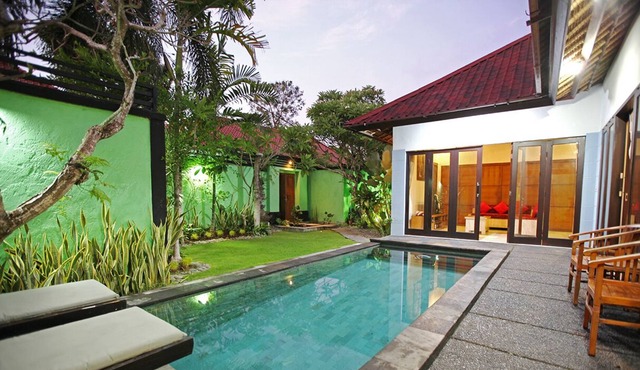 8 Ensuite Bedrooms, 3 Private Villas, Sleeps 16