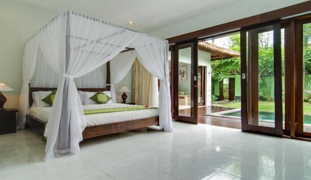 9 BR, 4 Pools, for Large Family or Group