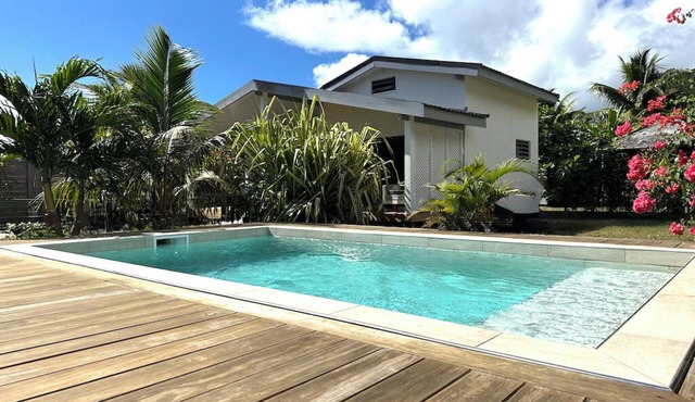 A fully equipped modern bungalow in Moorea with a shared pool close to the sea