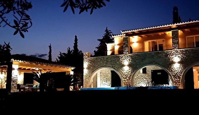 A Private Villa at a Prime Location, Just Off the Rocky Shore. Swimming Pool.