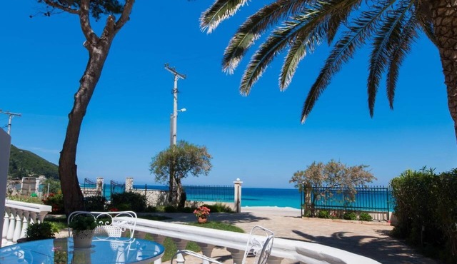 A seafront independent fully furnished apartment.
