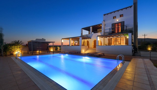 A spacious, tastefully designed, modern villa (Hellenic Tourist Org registered)