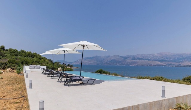 A Spectacular 4 Bedroom Property With Direct Beach Access