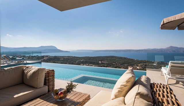A Sublime Villa in Kokkino Horio