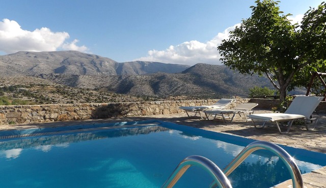 A traditional mountain gîte with swimming pool and local cuisine!