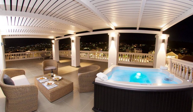 Aenos Hotel