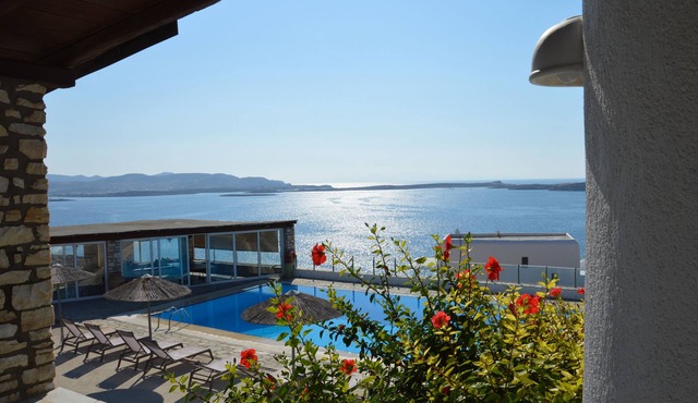 Agia Irini Sunset Villa, 2 minutes walk from the beach of Agia Eirini