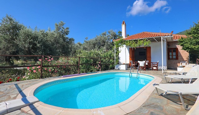 Agravlis comfortable country house with swim pool