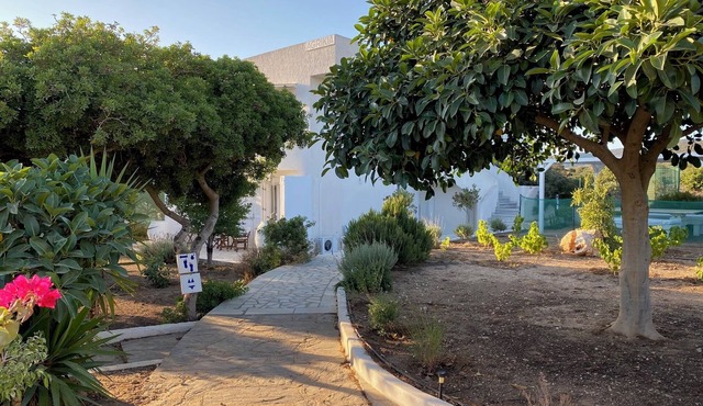 Agrikia Apartments No1 for 2 adults - with garden 300m from the beach - Paros