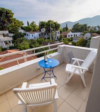 Alexander - Seaside Studio With Amazing View in Nea Makri