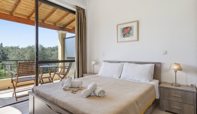 Alexandra Studio 10 Apartment with Private Balcony & Wi-Fi