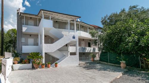 Alexandros Apartments