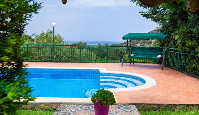 Amari Villa, beach hideaway, Close to amazing beaches, taverns and shops