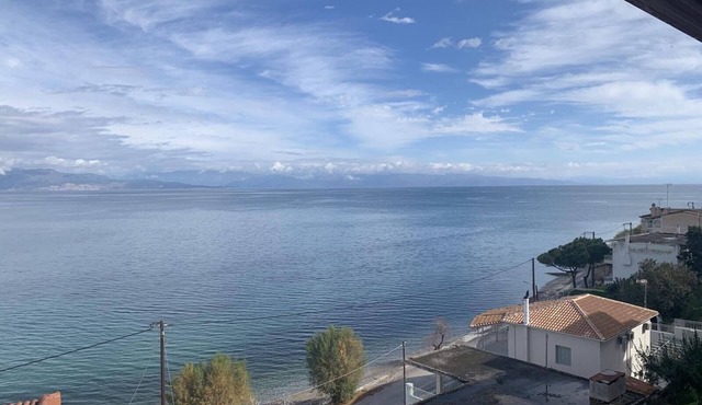 Amazing Apartment Seaside at Platanos Vilage