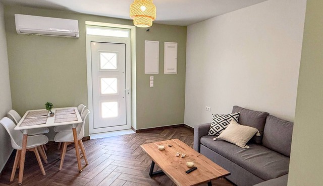Amfitriti 30meter to beach, 6min Old Town, 2BD 4PL