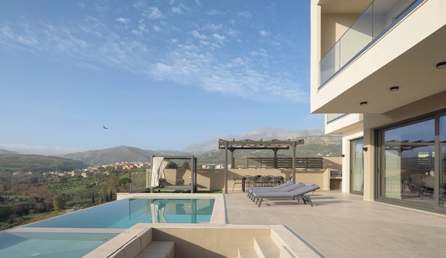 Ampela Villa, with Pool, Spa Whirlpool & Heritage