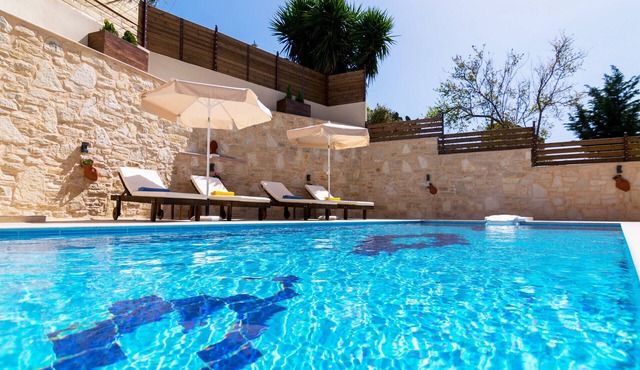 Anemeli apartment, Private & Kids pool, Local tavern