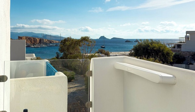 ANETON Residences Folegandros (56sq.m.)80 meters from bay Hohlidia