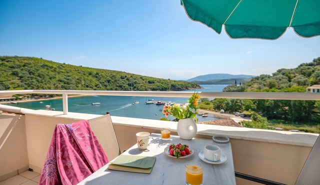 Anna: Charming Corfu Apartment - Cozy for Couples, Sea Views, WiFi