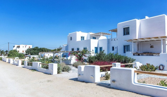 Annais Casa, Mikri Vigla