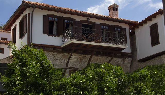 Annousa's House & Studios - luxury in a beautiful, tranquil Greek village